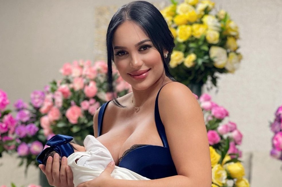 Video: Así es el costoso chupo que Andrea Valdiri le compró a su hija Adhara