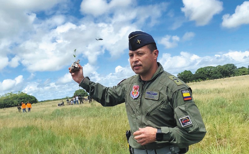Lanzar semillas desde un helicóptero: mala idea para reforestar el Llano