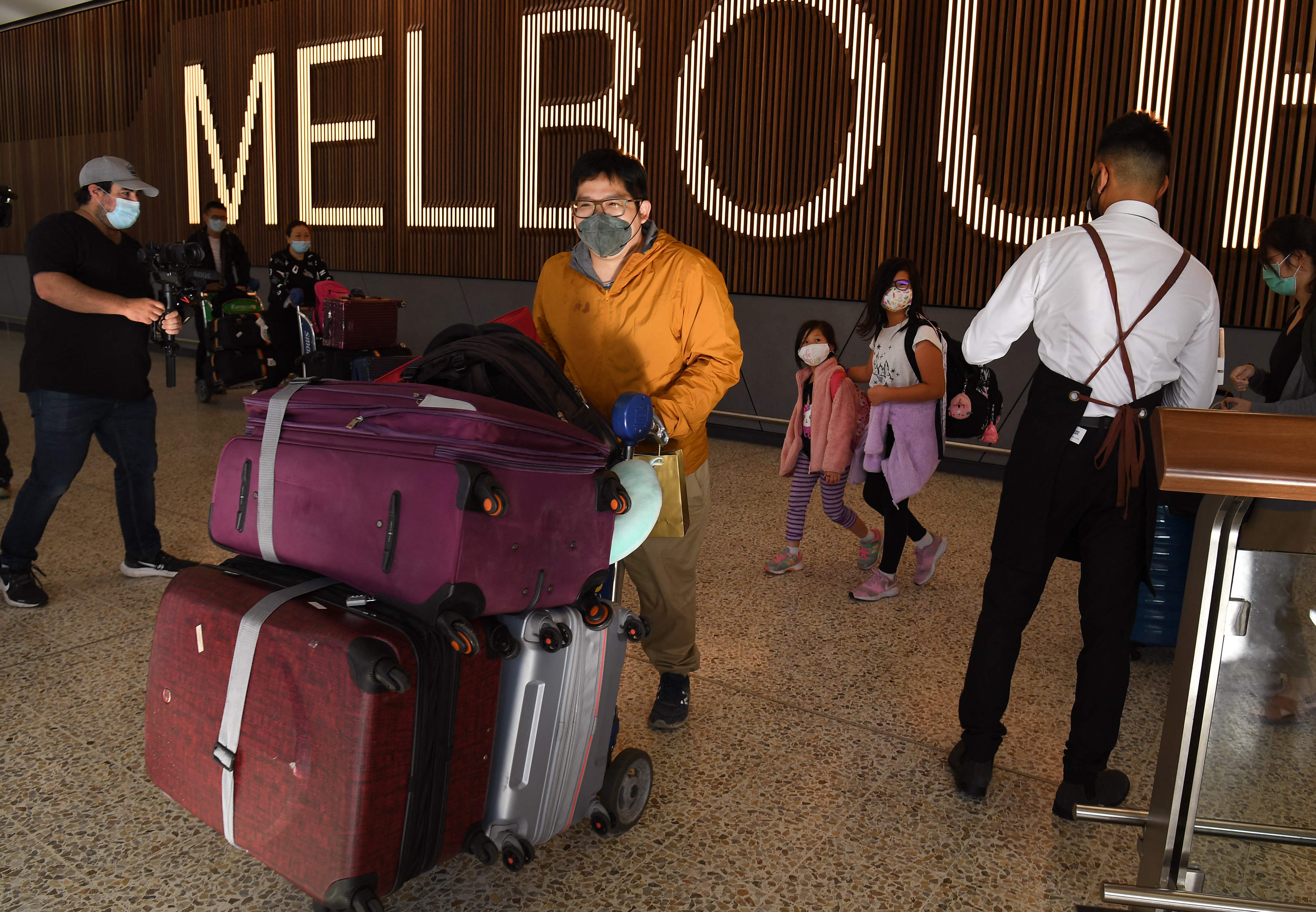 Pasajeros en el aeropuerto internacional de Melbourne, luego de que Australia abriera sus fronteras internacionales a todos los turistas vacunados.