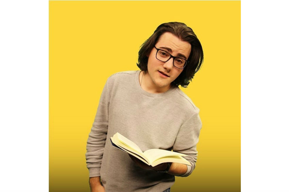García, nacido en Oviedo (España) en 1996, saltó al mundo virtual del Youtube cuando a los 16 años emprendió su primer canal literario "El Coleccionista de Mundos". / Tomada de Instagram.com/sebasgmouret