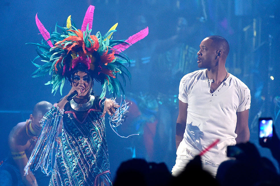 Lo mejor del show de Will Smith con Bomba Estéreo en los Grammy 2015