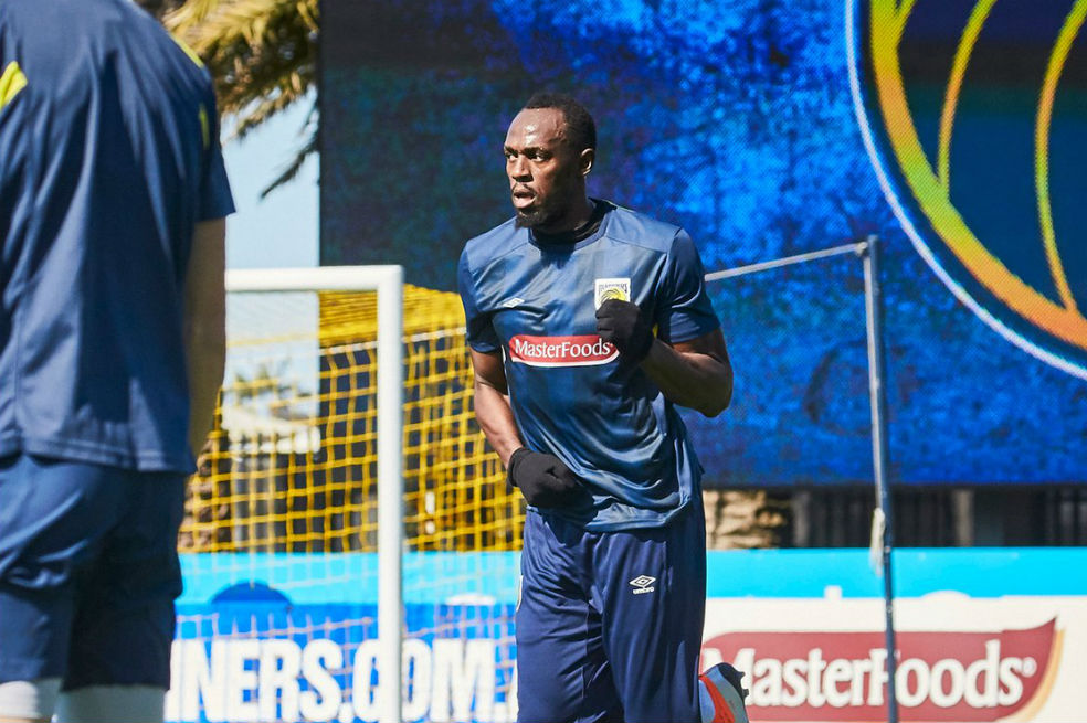 Usain Bolt podría debutar como futbolista a finales de agosto