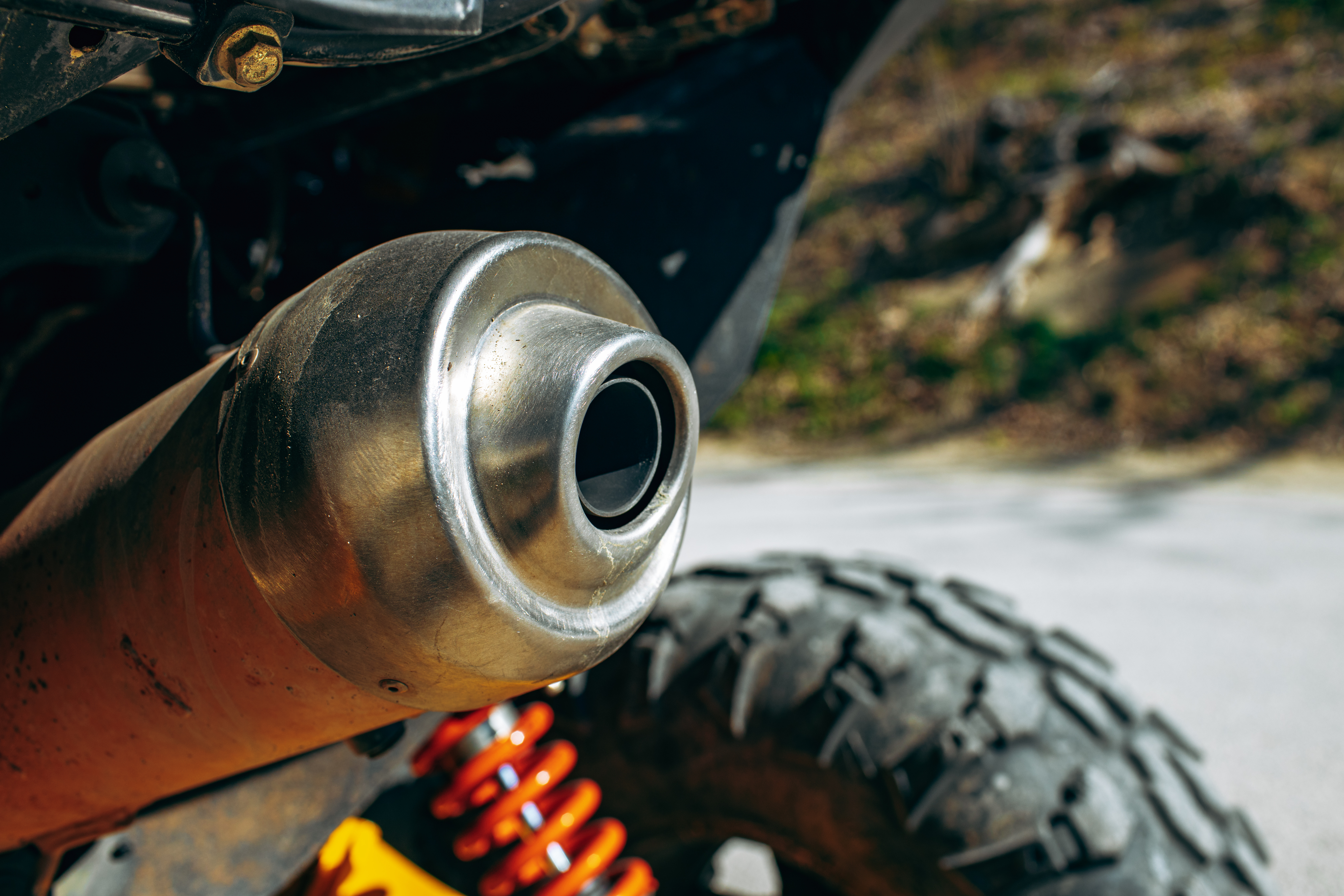 Quemaduras por el tubo de escape de la moto: ¿cómo prevenir accidentes?