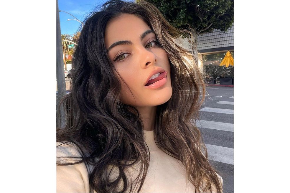La modelo Sara Orrego recibió un comentario de Bad Bunny en una publicación de redes sociales y sus fanáticos enloquecieron.