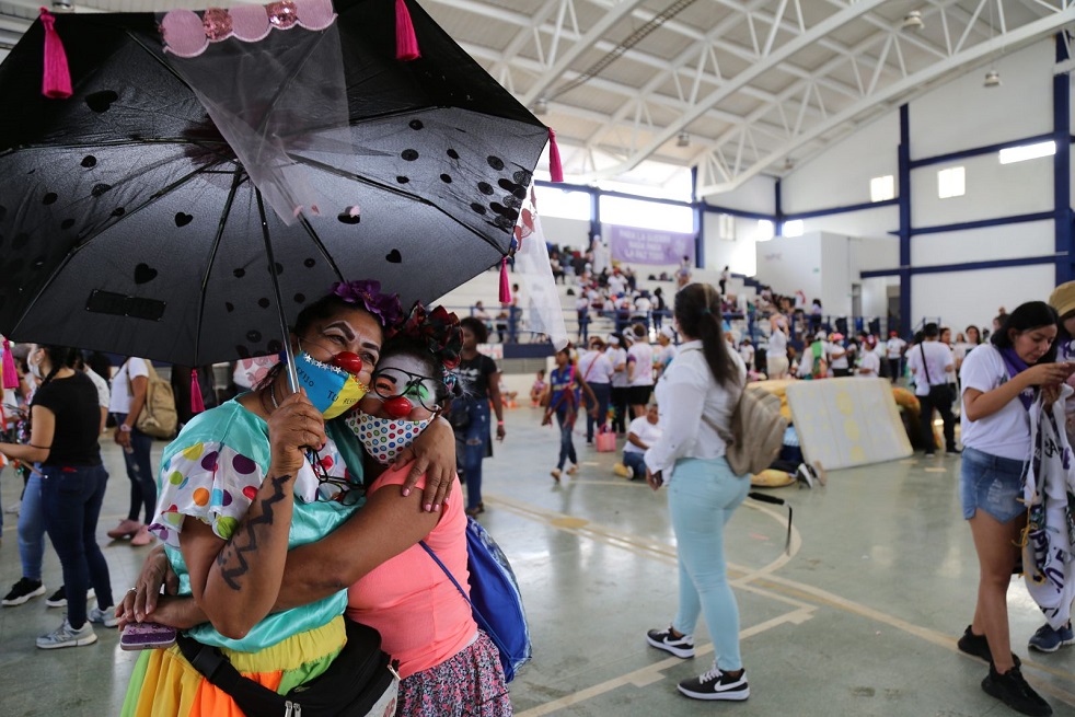 La movilización fue convocada por la Ruta Pacífica de Mujeres y se movilizaron desde diferentes regiones de Antioquia, Cauca, Bolívar, Santander, Chocó y Putumayo.