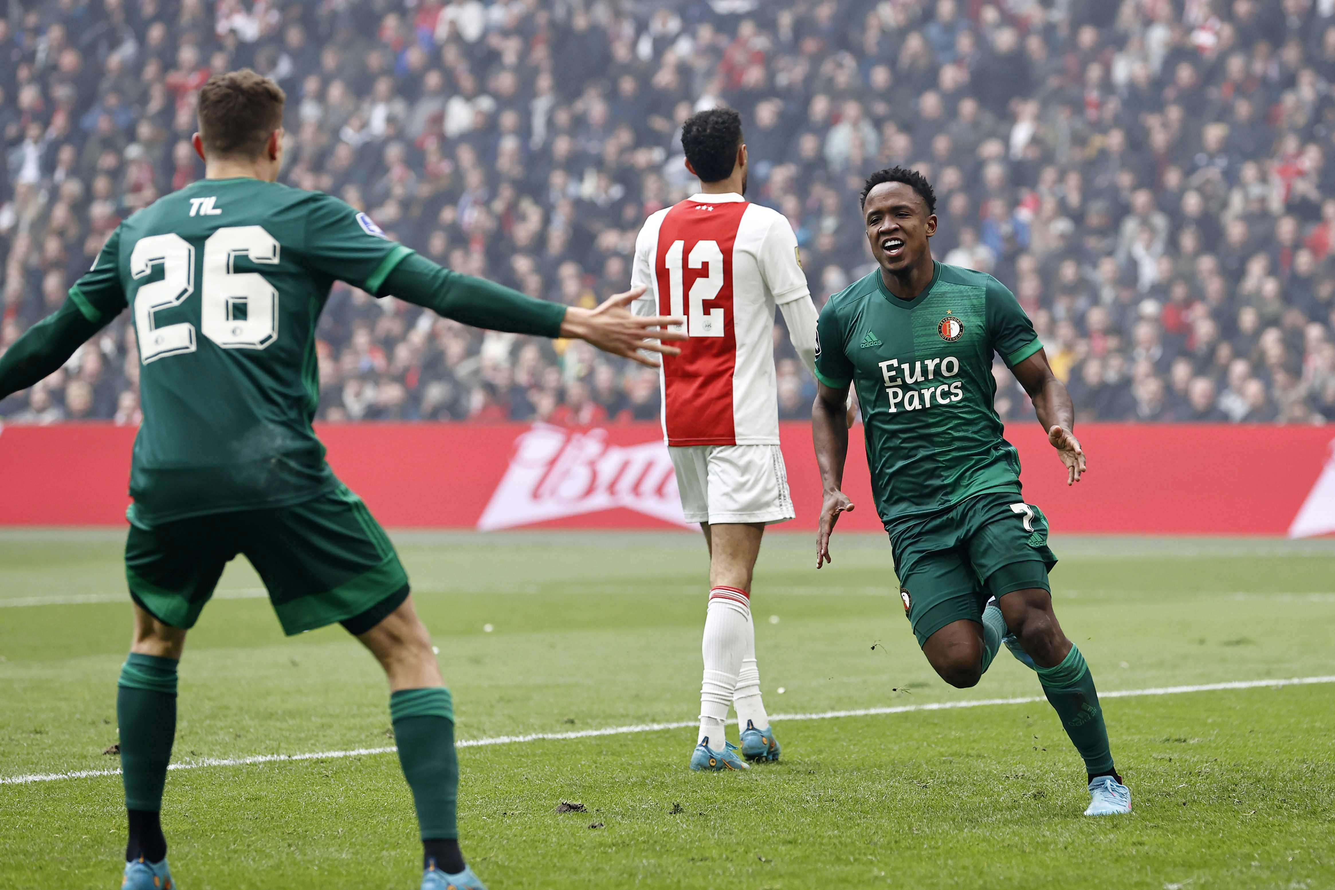 Luis Sinisterra sigue dulce con el gol: esta vez le anotó a Ajax