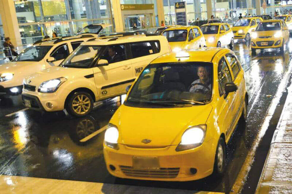 Taxistas anuncian paro nacional tras regreso de Uber a Colombia