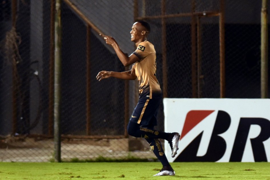 Luis Quiñones anotó en la victoria de Pumas sobre Olimpia