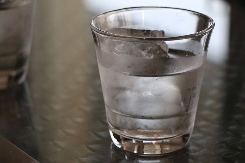 Mujer en EE. UU. asesina a su esposo dándole de beber gotas para los ojos