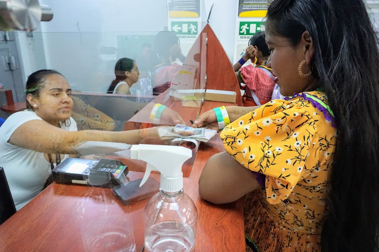 Tras el retorno de más de 780 familias que residían en Bogotá, el Distrito anunció el pago de las primeras transferencias monetarias para que la comunidad pueda establecerse de nuevo en sus territorios. Anunciaron, además, que quieres regresen a la UPI La Rioja o La Florida, no tendrán el beneficio.