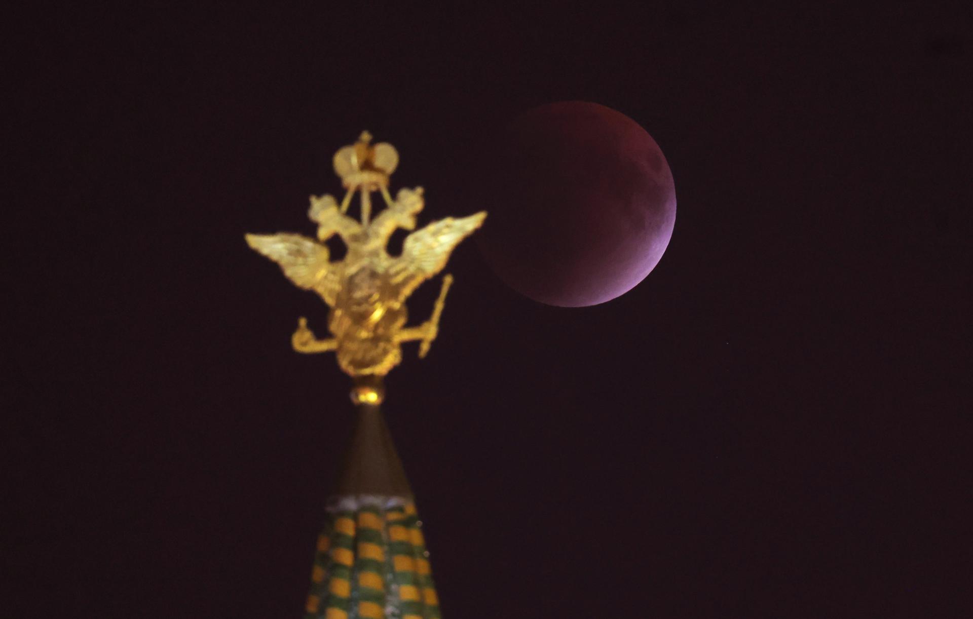 Rusia planea instalar una central nuclear en la Luna en la próxima década