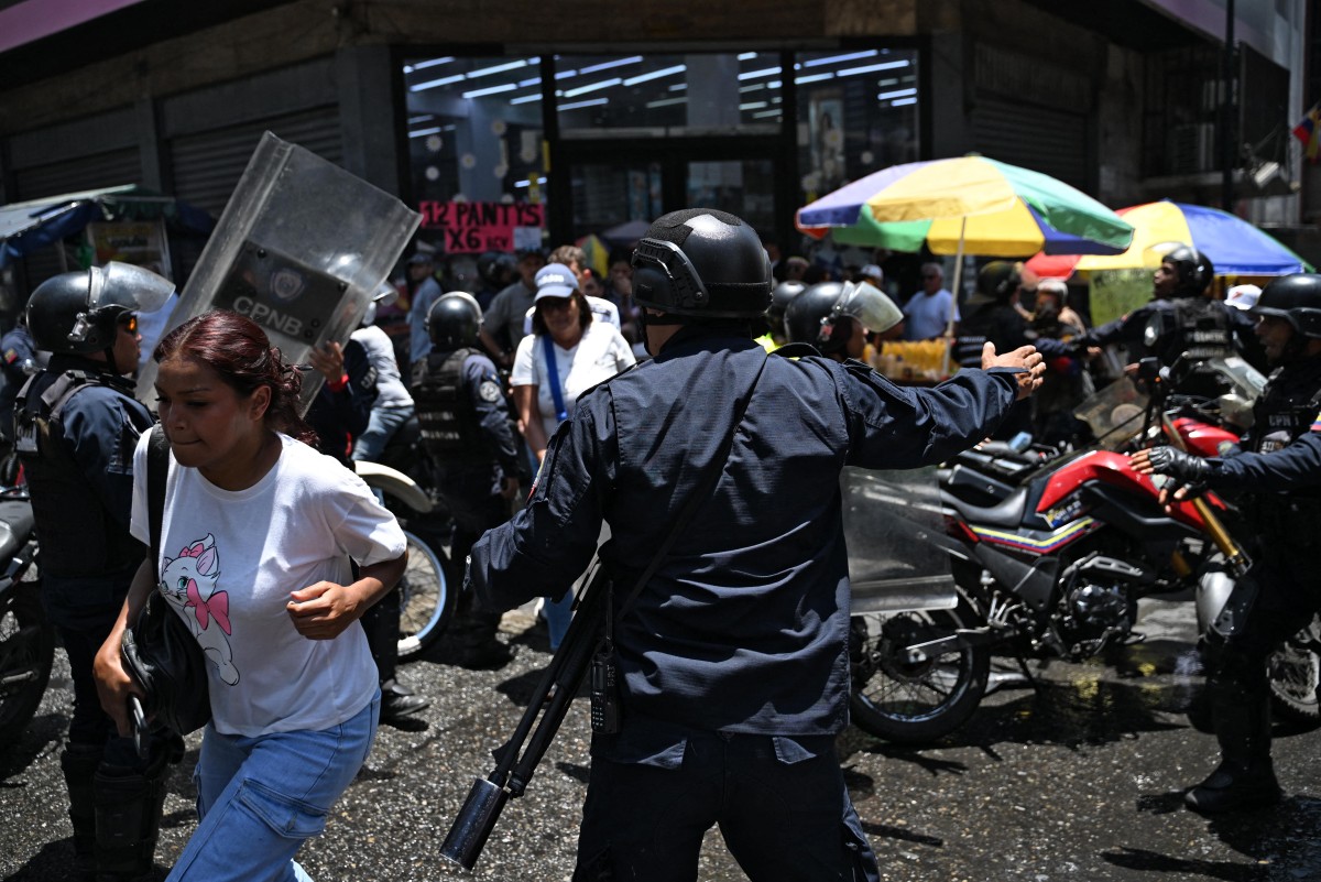 Policía bloquea marcha de trabajadores hacia Miraflores, tras anuncios de Delcy Rodríguez