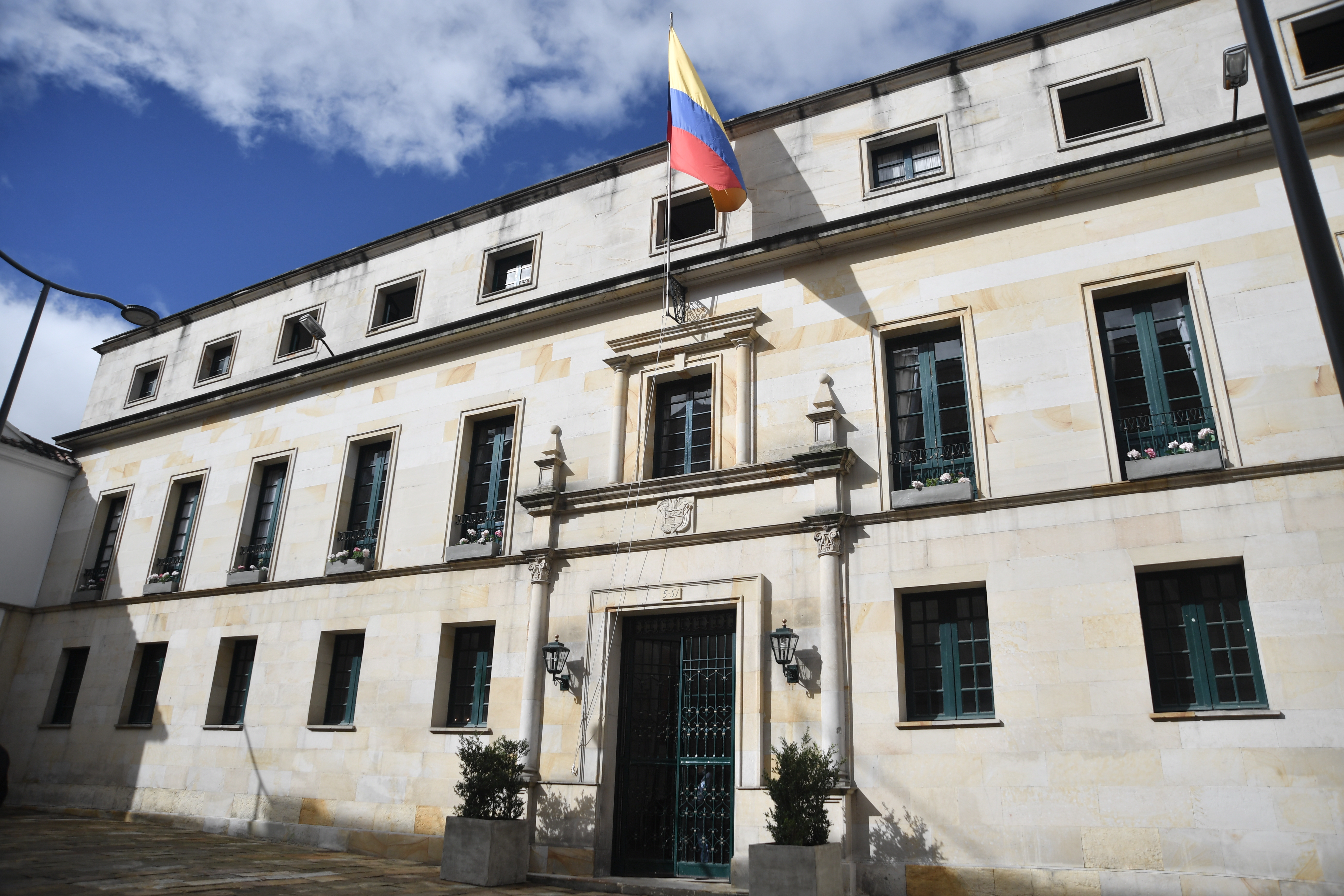 Política exterior en las campañas de Cepeda y De la Espriella: algunas ideas