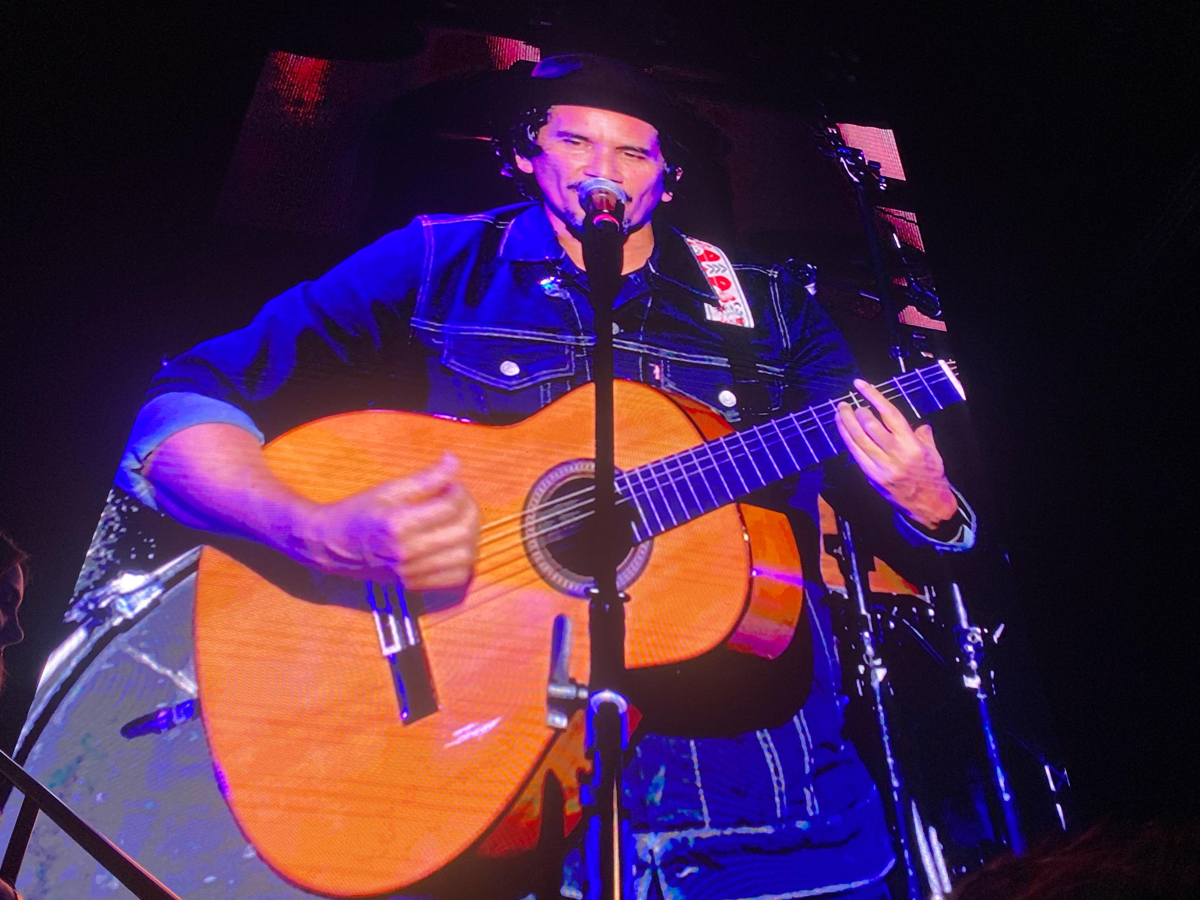 El concierto en Bogotá hizo parte de su tour "Pequeños romances". Continuarán con una fecha en Medellín hoy, 14 de marzo.