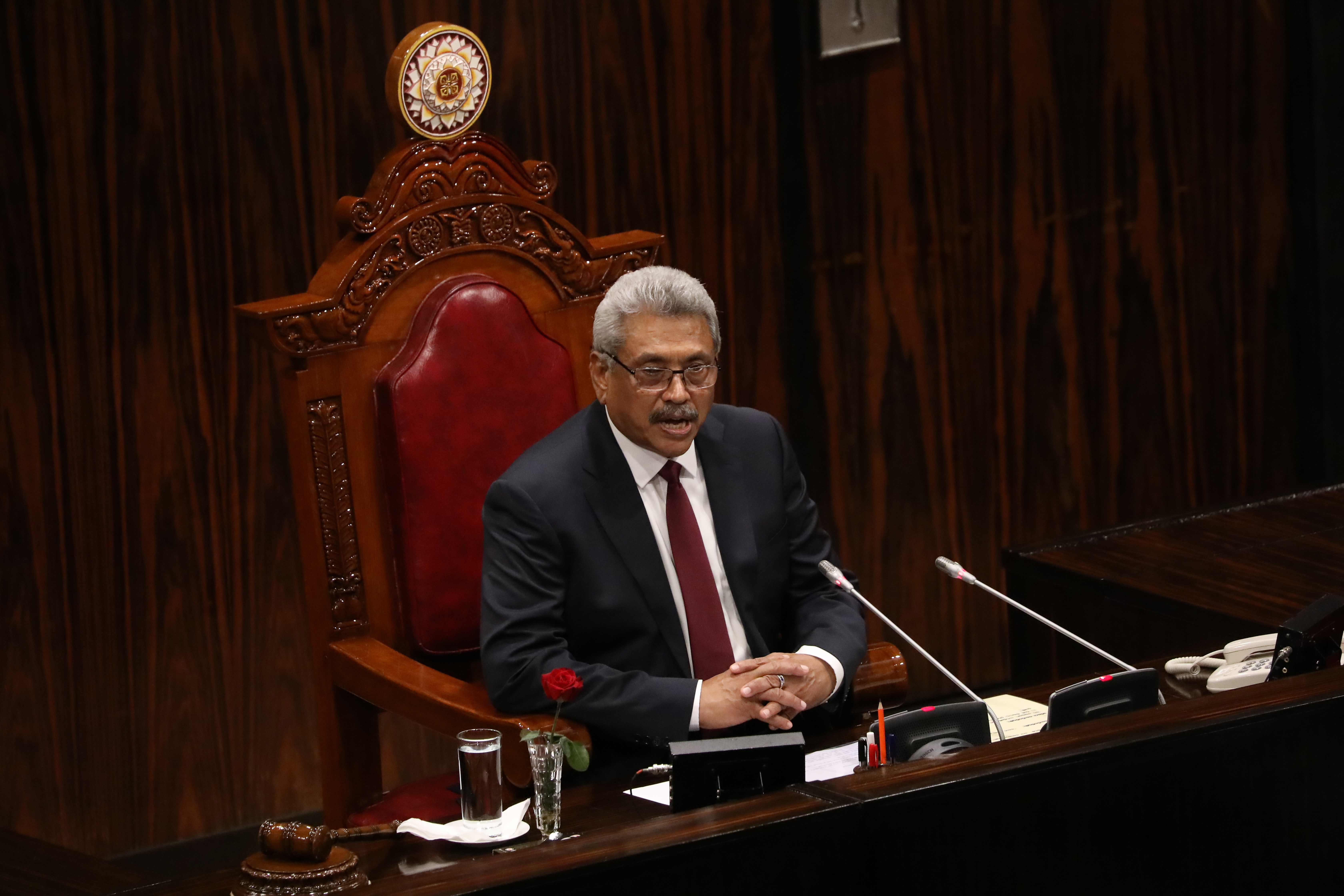 El presidente de Sri Lanka abandonó el país y los ciudadanos esperan su renuncia