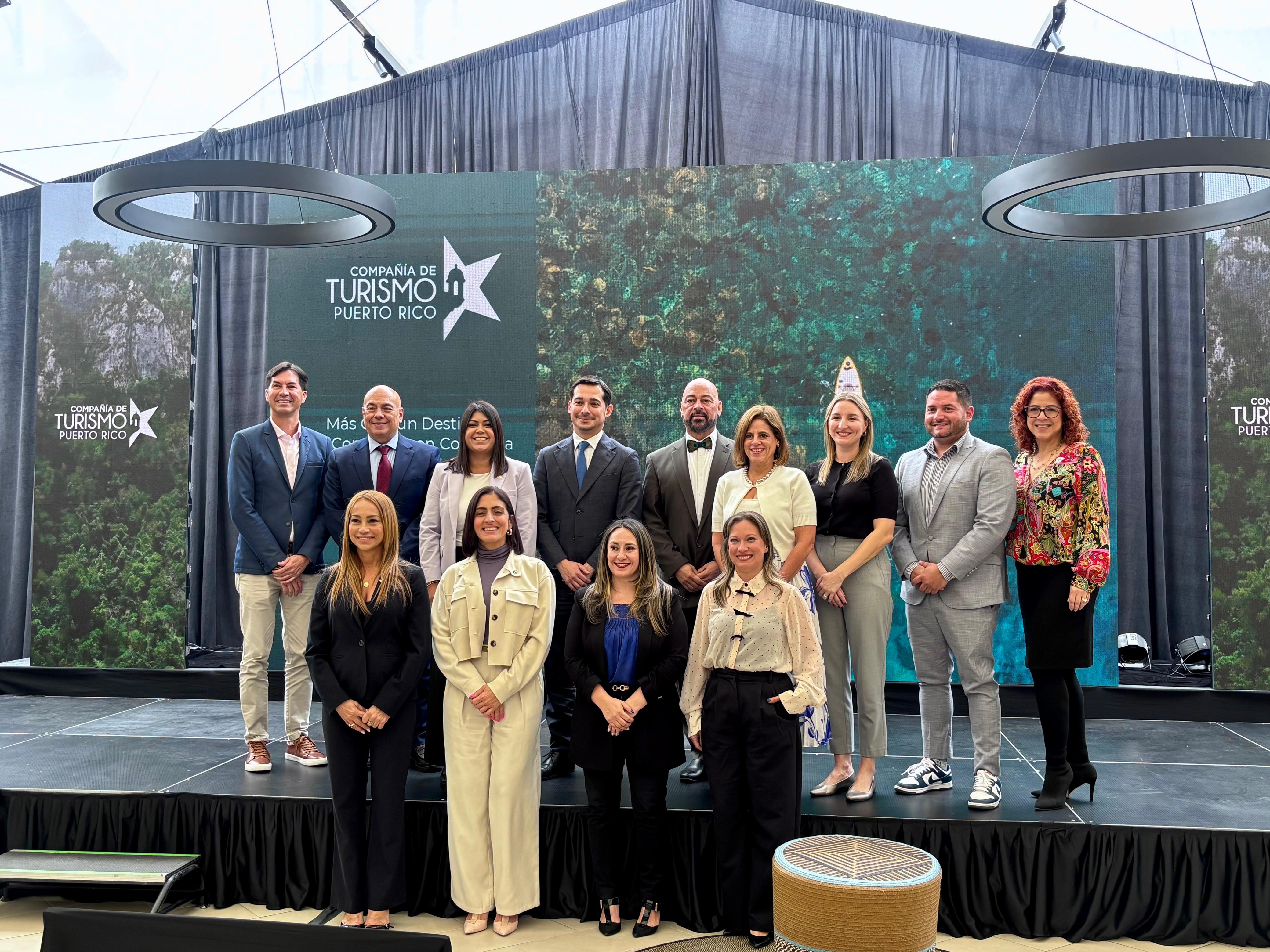 Representantes de la Compañía de Turismo de Puerto Rico y otros líderes del sector de la isla.