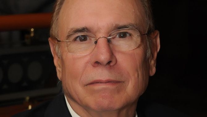 El poeta Luis Ambroggio reivindica el término «hispano» frente a «latino»