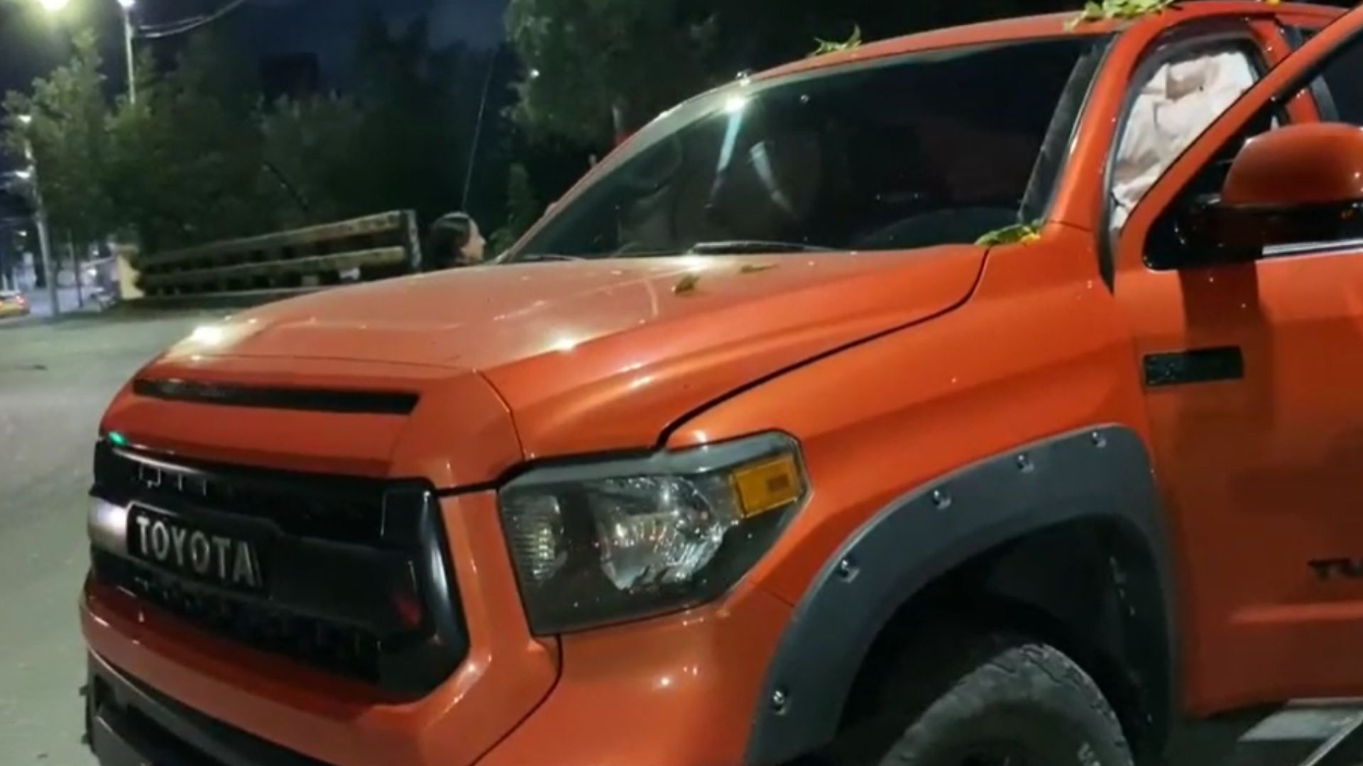 Robo de lujosa camioneta a ganadora del Desafío terminó en aparatoso choque