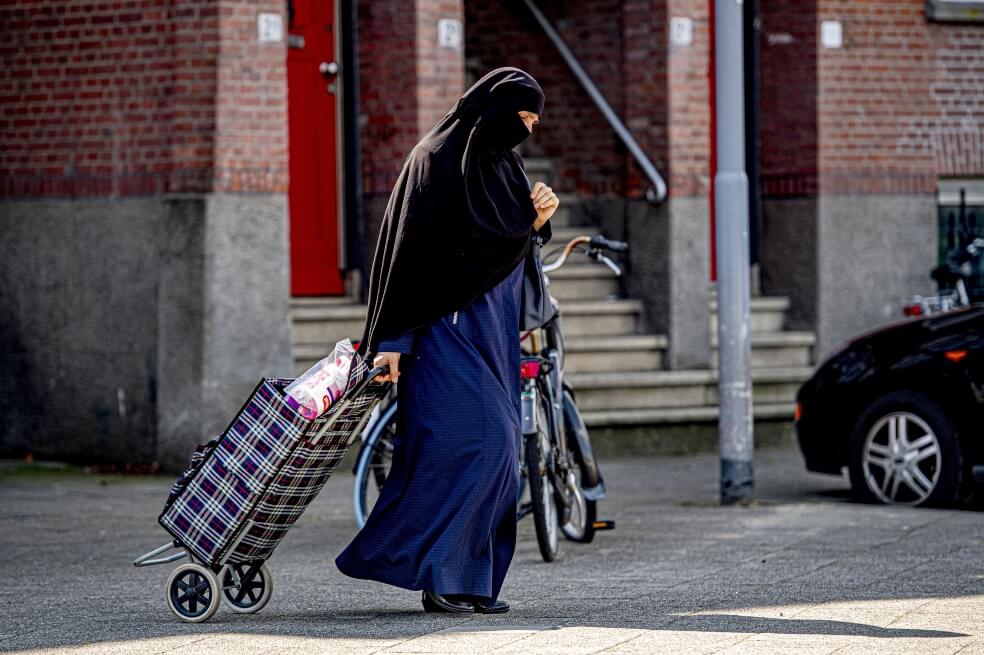 Entra en vigor en Holanda la prohibición del burka en servicios y edificio públicos