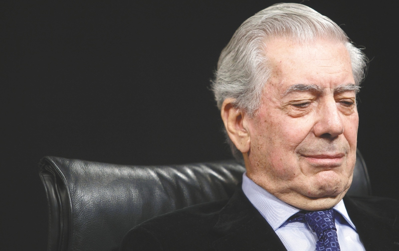 Volverse inmortal: la llegada de Vargas Llosa a la Academia Francesa
