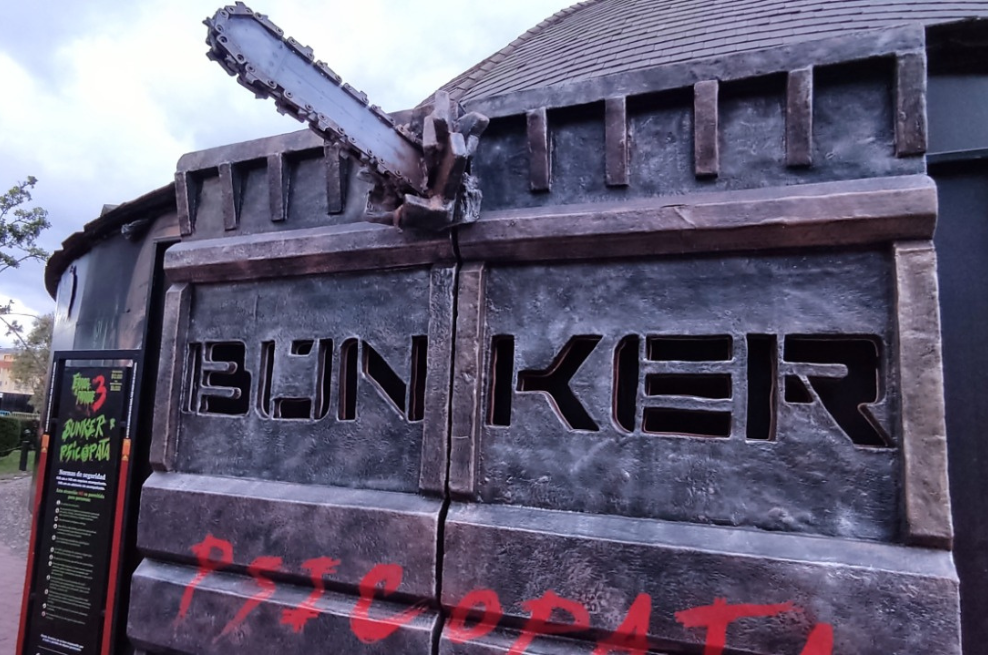 La experiencia contará con cinco estaciones de terror, Búnker Psicópata, Cementerio Zombi, Furia, Fobia e infierno.