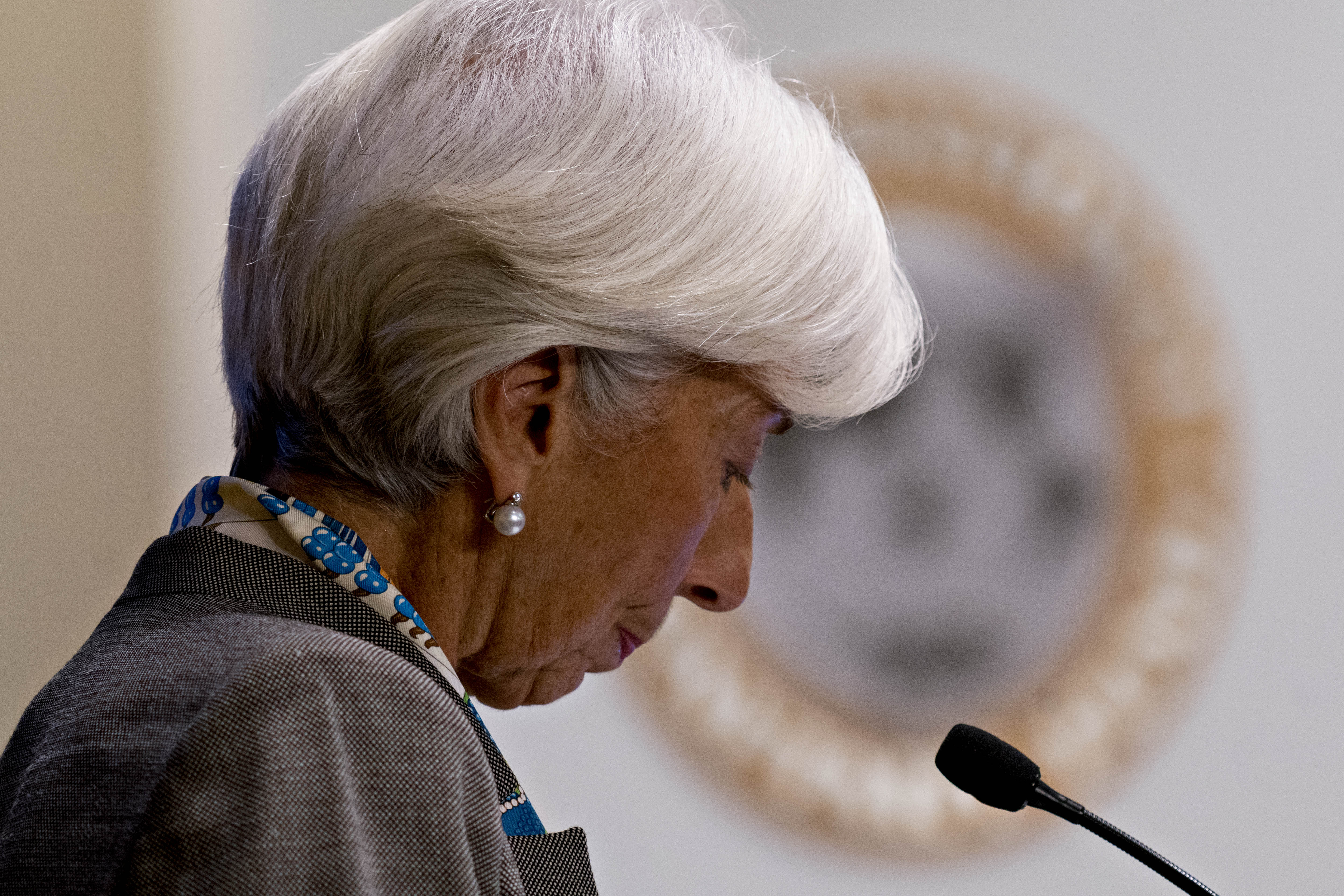 FMI advierte sobre menor proyección de crecimiento mundial