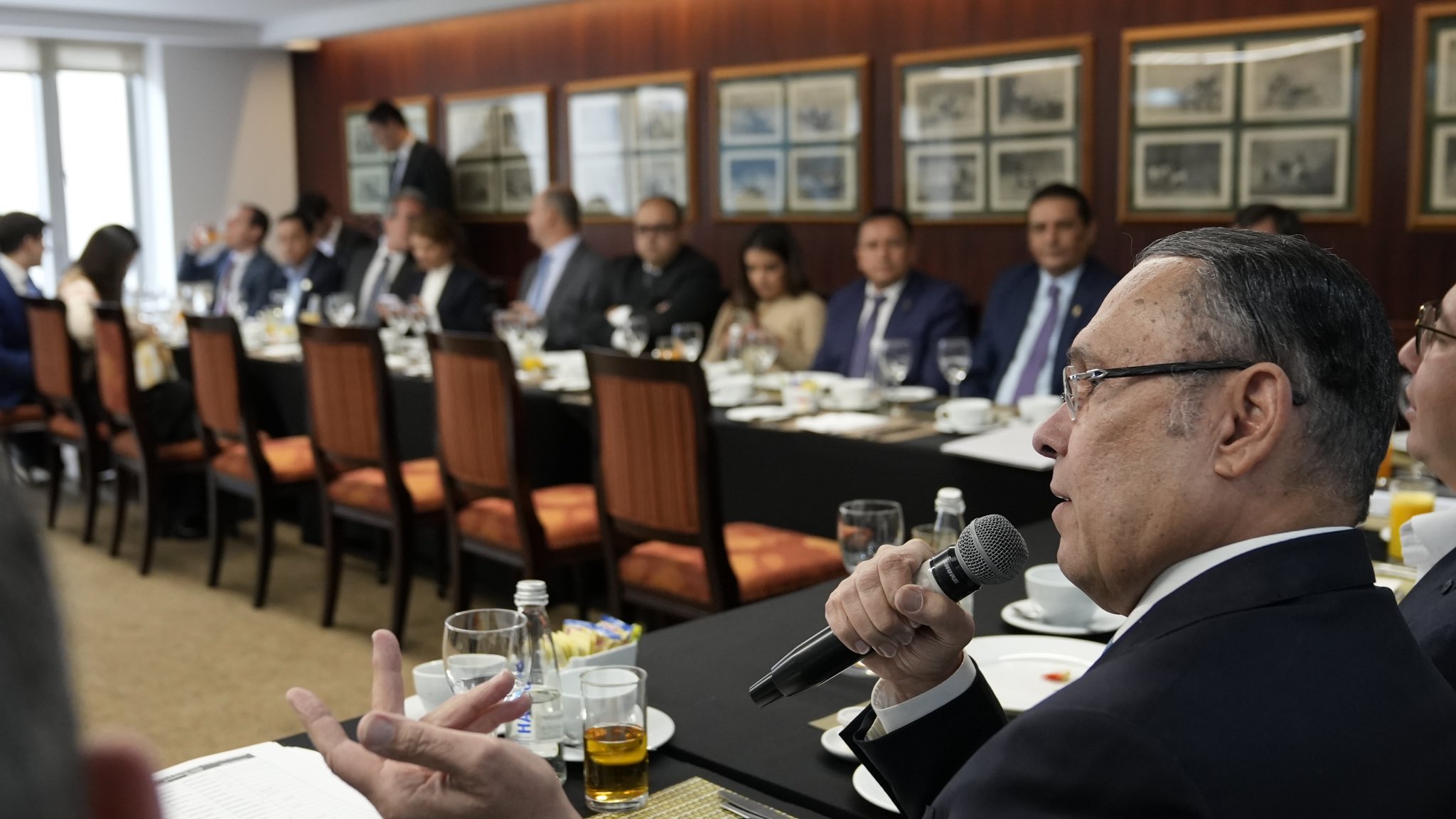 Conservadores desautorizan a congresista que firmó ponencia de la reforma laboral