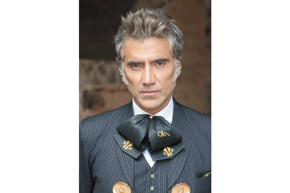 Alejandro Fernández vuelve como todo un caballero
