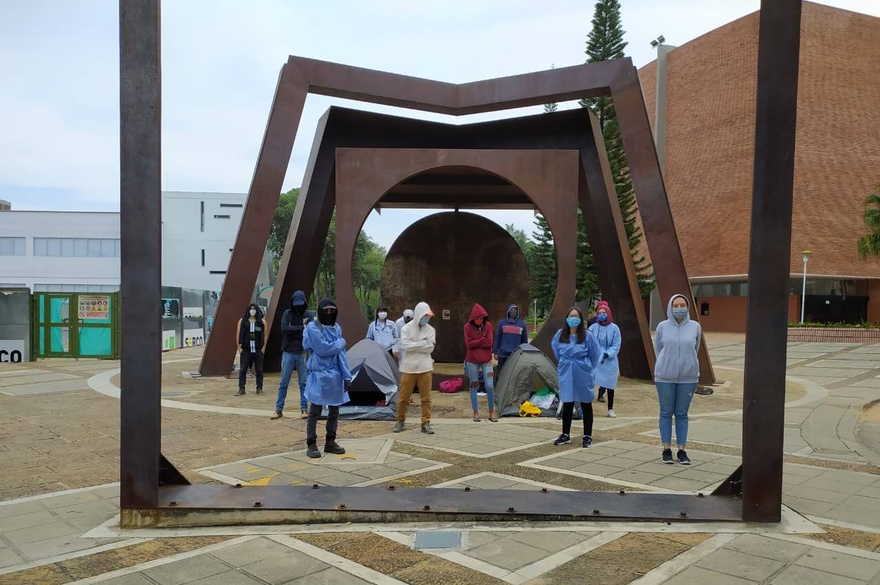 Estudiantes de la UIS protestan dentro del campus y solicitan la suspensión del semestre