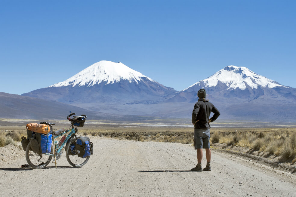 En fotos: El hombre que le está dando la vuelta al mundo en bicicleta