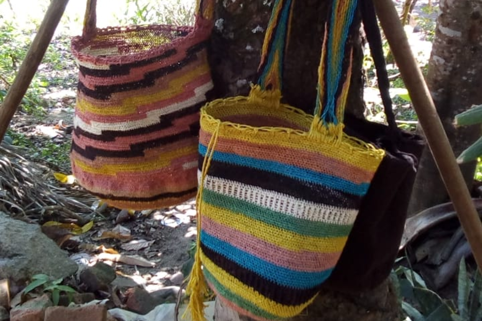 Artesanas kankuamas cambian mochilas por alimentos durante la cuarentena en Valledupar
