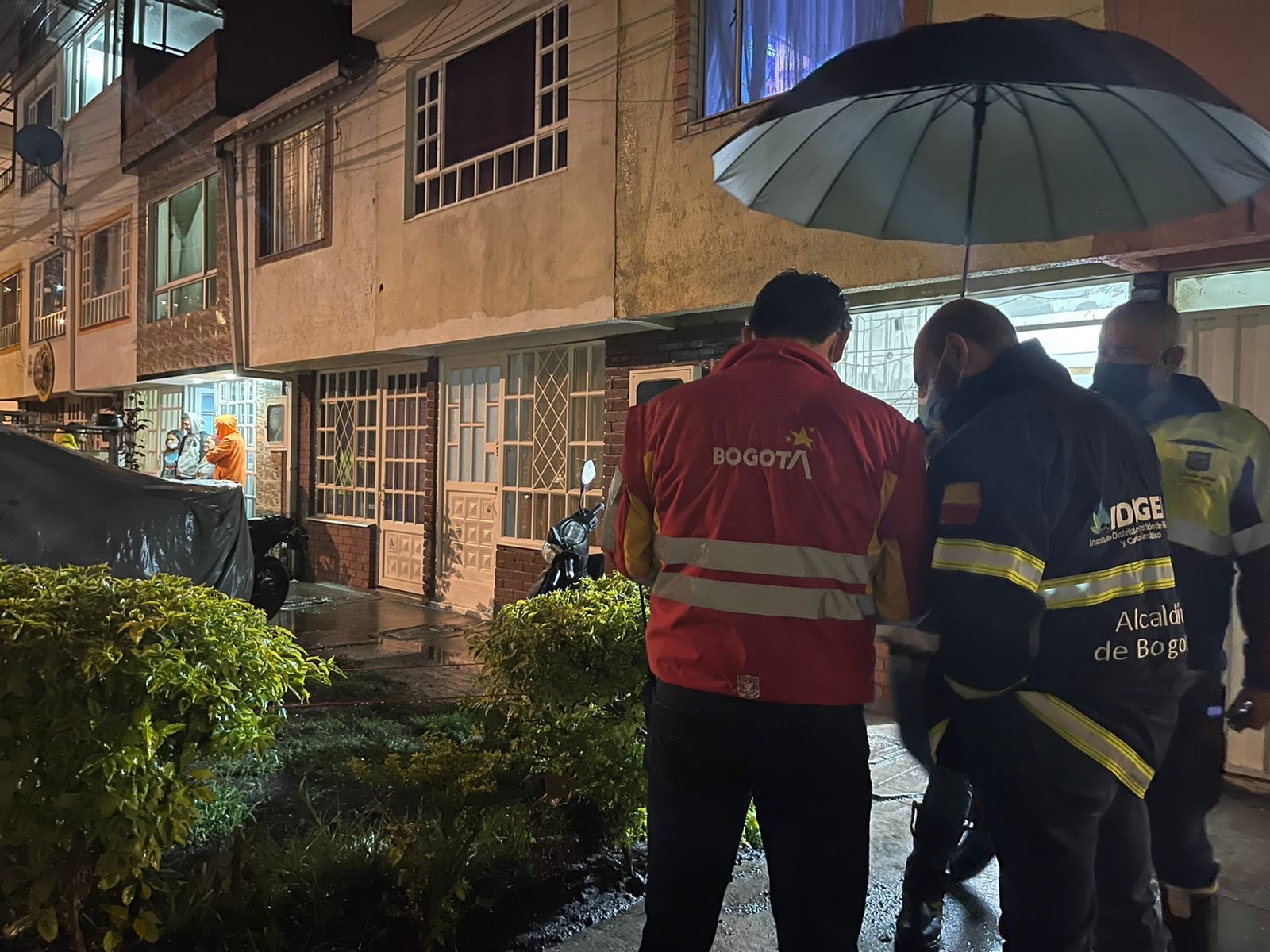 Inundaciones y deslizamiento de tierra tras fuerte aguacero en Bogotá
