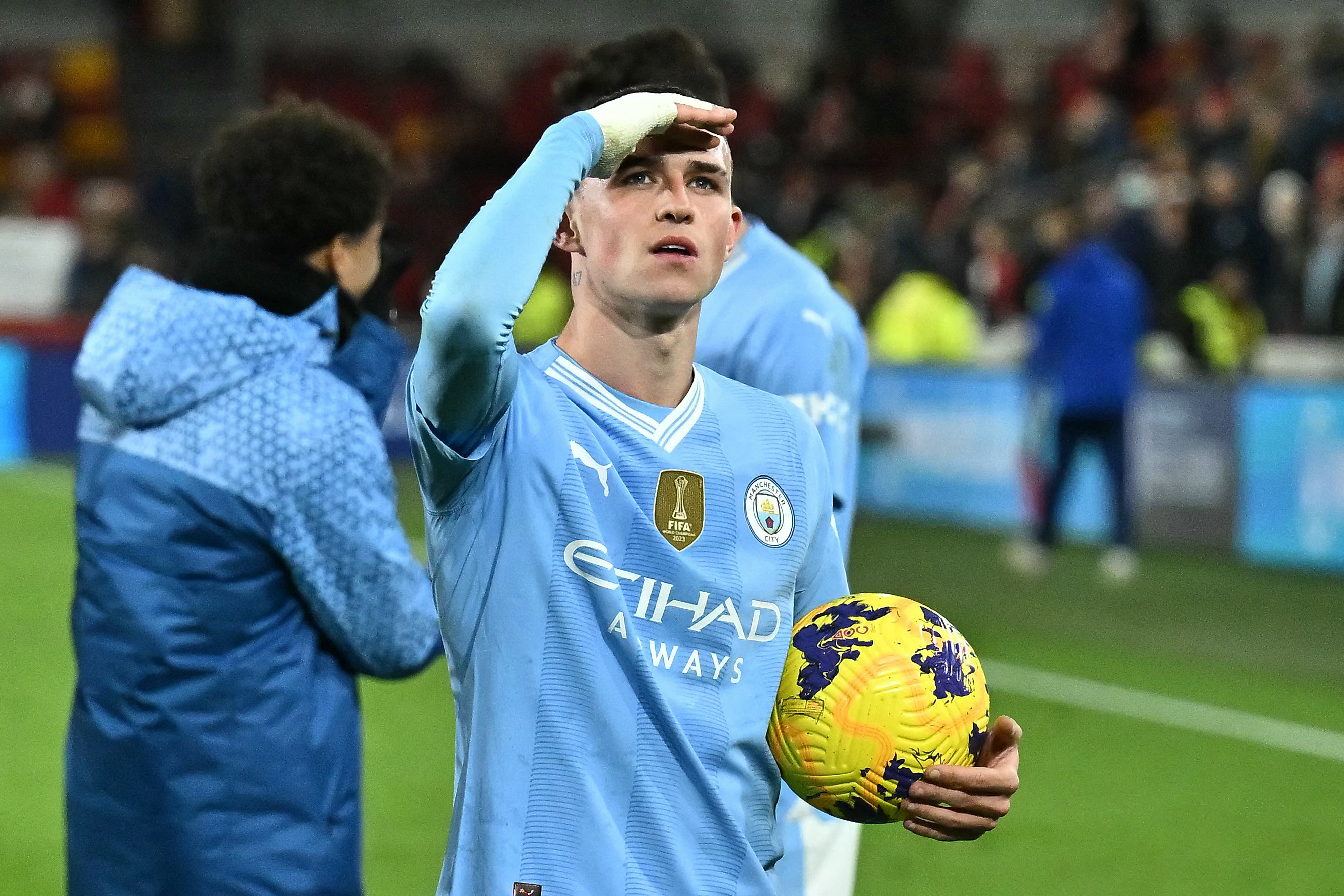 Manchester City ganó y se acerca al Liverpool en la cima de la Premier League
