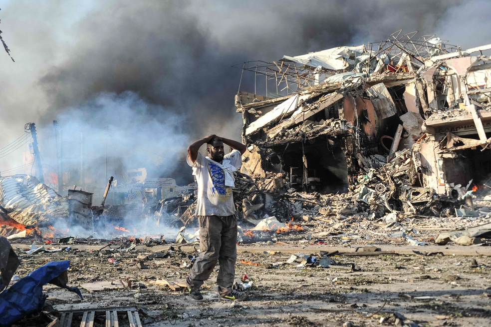 Devastación y dolor, el saldo de dos ataques en Somalia