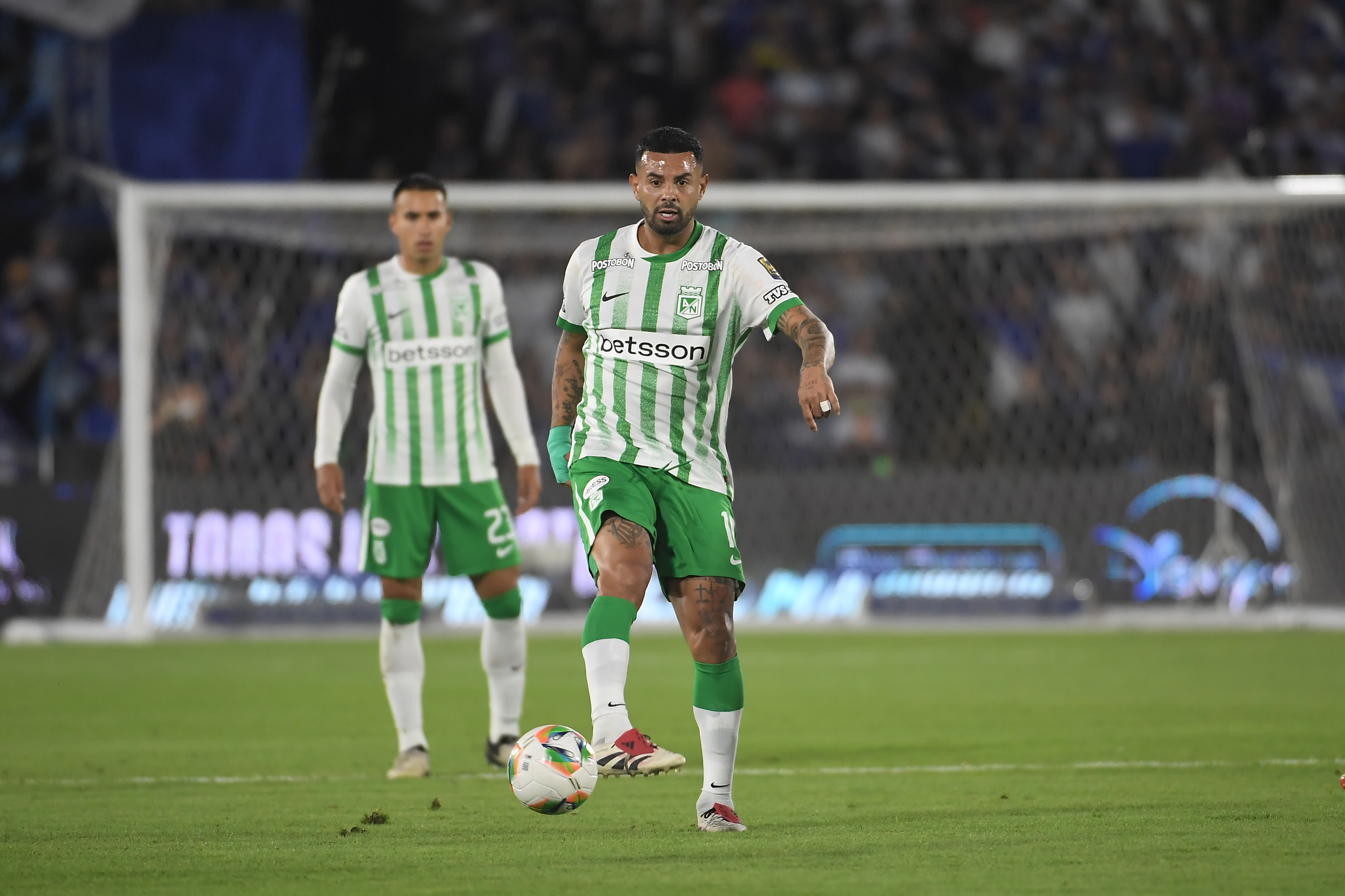 Jugador de Atlético Nacional durante el compromiso ante Millonarios en el Estadio El Campin de Bogotá