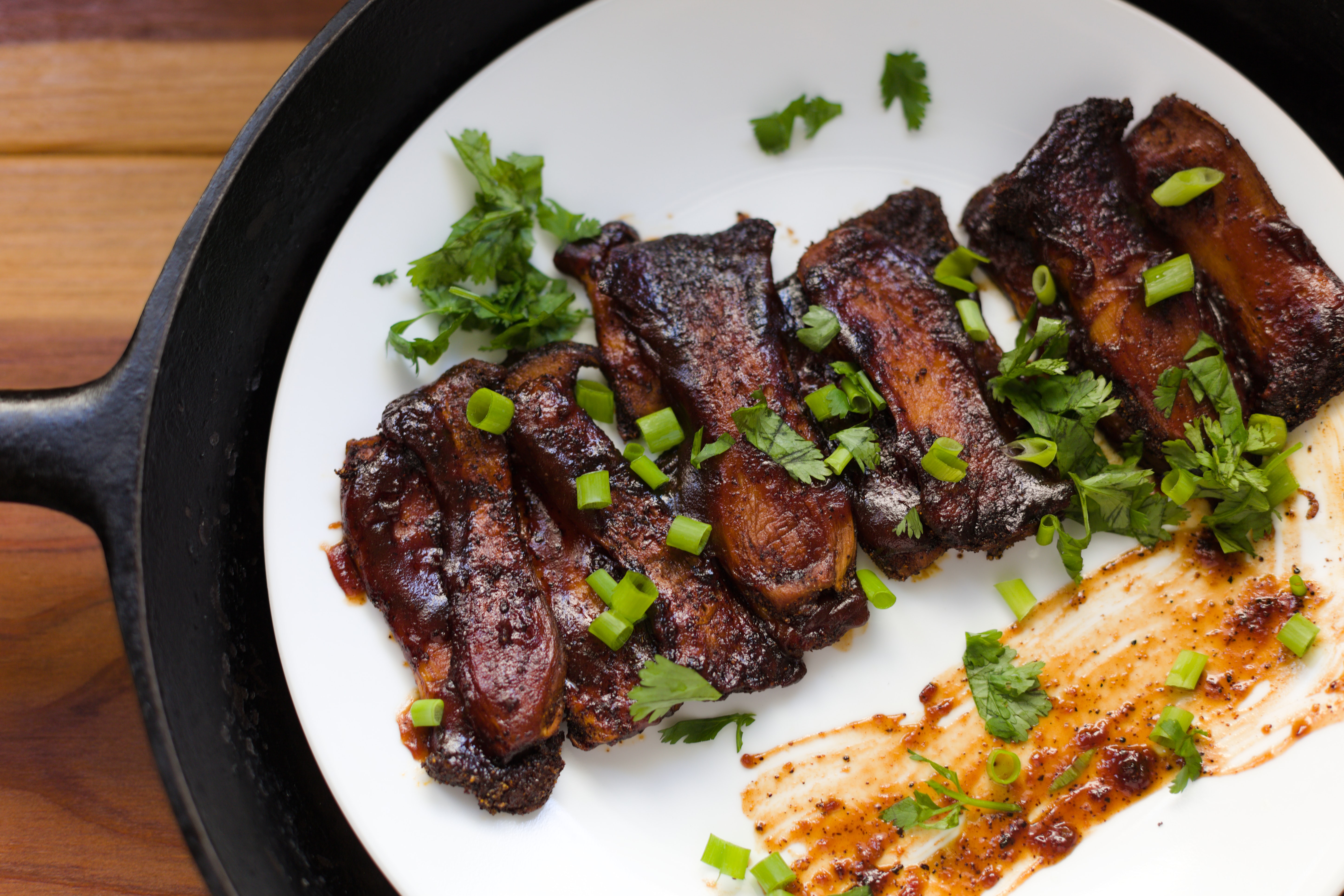 Plato de costillas de cerdo
