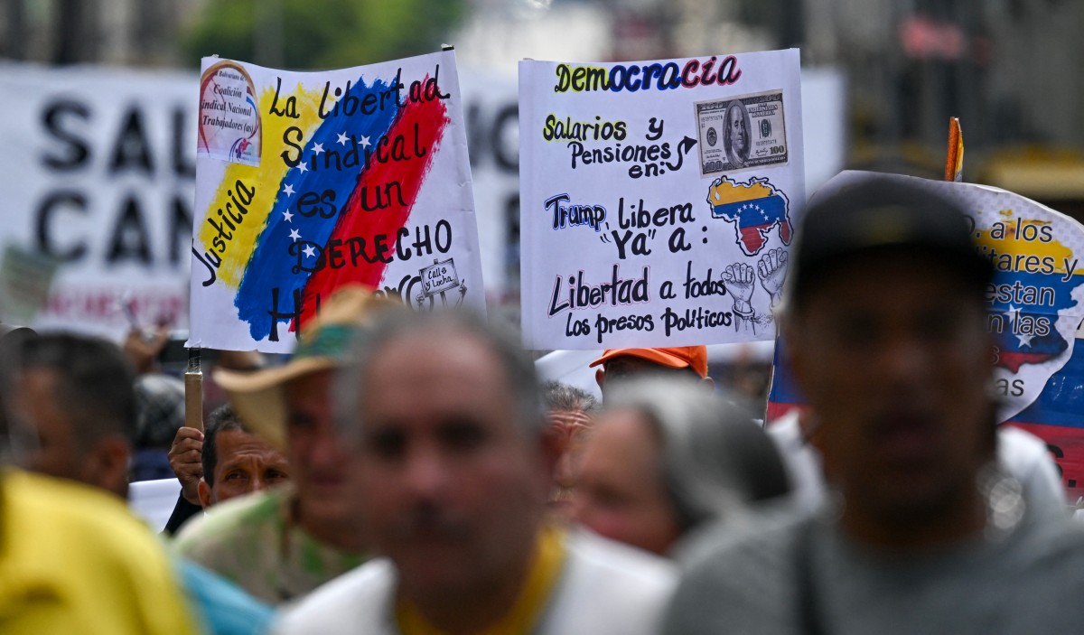 Venezuela vivió protestas chavistas y sindicalistas por la soberanía y el aumento de sueldo