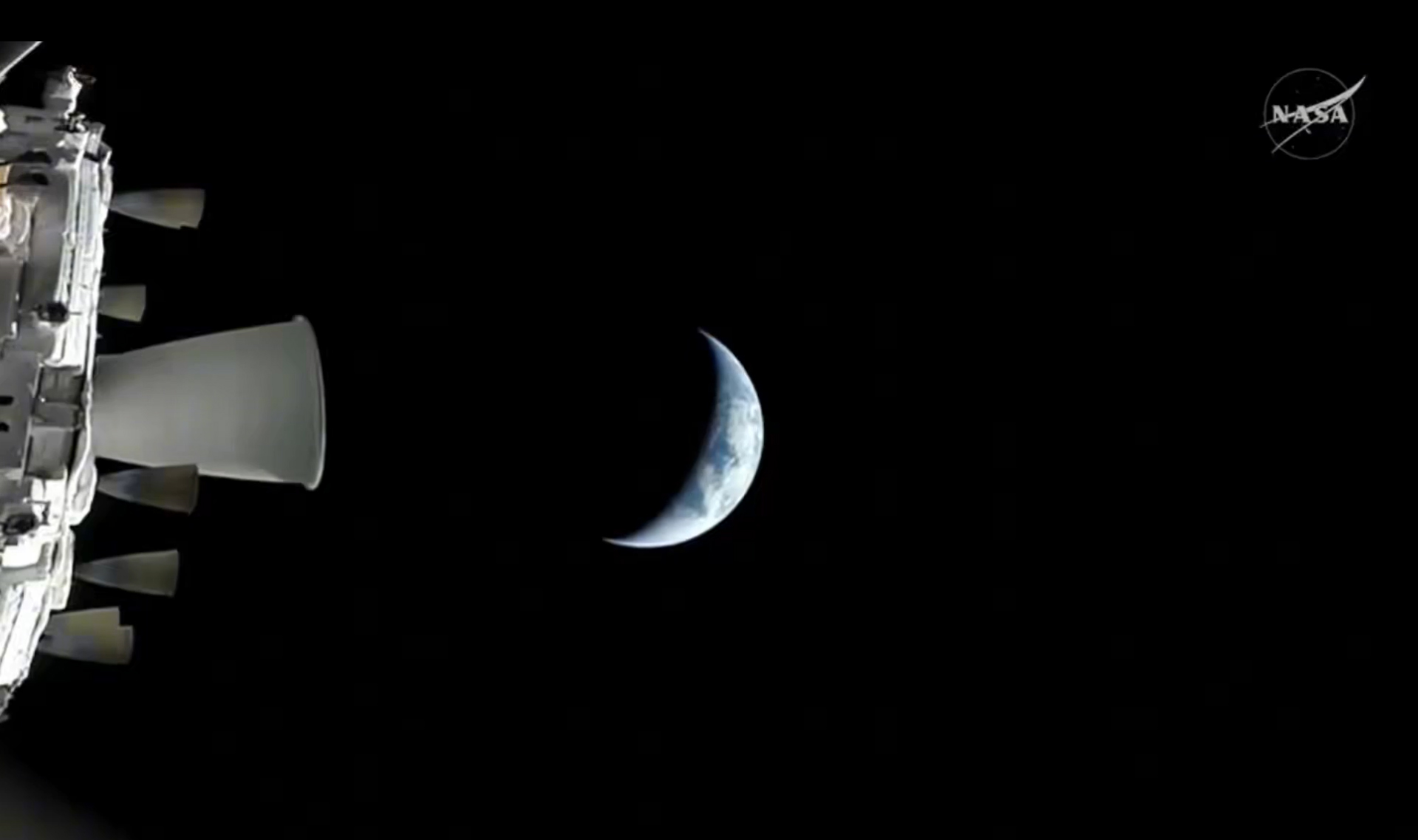 CABO CAÑAVERAL, 03/04/2026.- Imagen distribuida por la NASA que muestra la nave Orion de la misión Artemis II en su trayectoria de alejamiento de la Tierra. EFE/ NASA **SOLO USO EDITORIAL/SOLO DISPONIBLE PARA ILUSTRAR LA NOTICIA QUE ACOMPAÑA (CRÉDITO OBLIGATORIO)***
