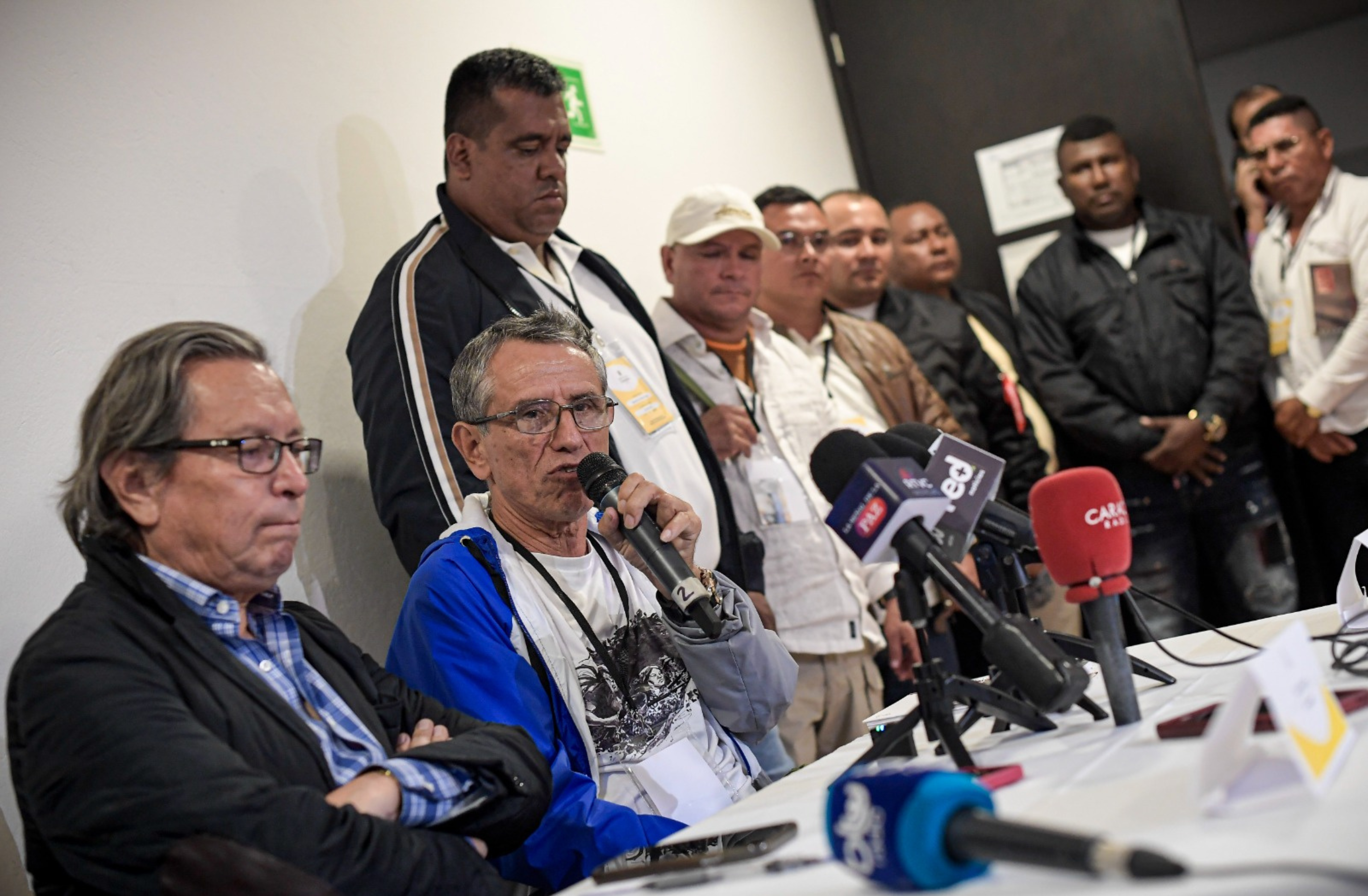 Durante una rueda de prensa, las delegaciones de Gobierno y del grupo que se separó de la Segunda Marquetalia definieron nuevo nombre "Coordinadora Nacional Ejército Bolivariano".