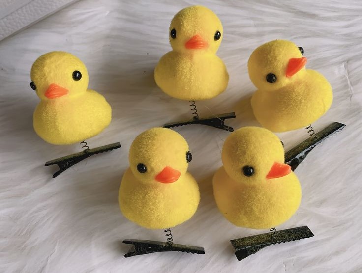 Los patitos amarillos en la cabeza no solo han causado un impacto en las redes sociales, sino también en la moda y la cultura.