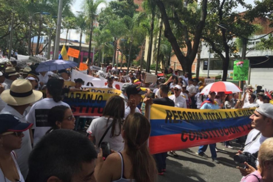 En diferentes ciudades colombianos marcharon ‘Por un país con dignidad’