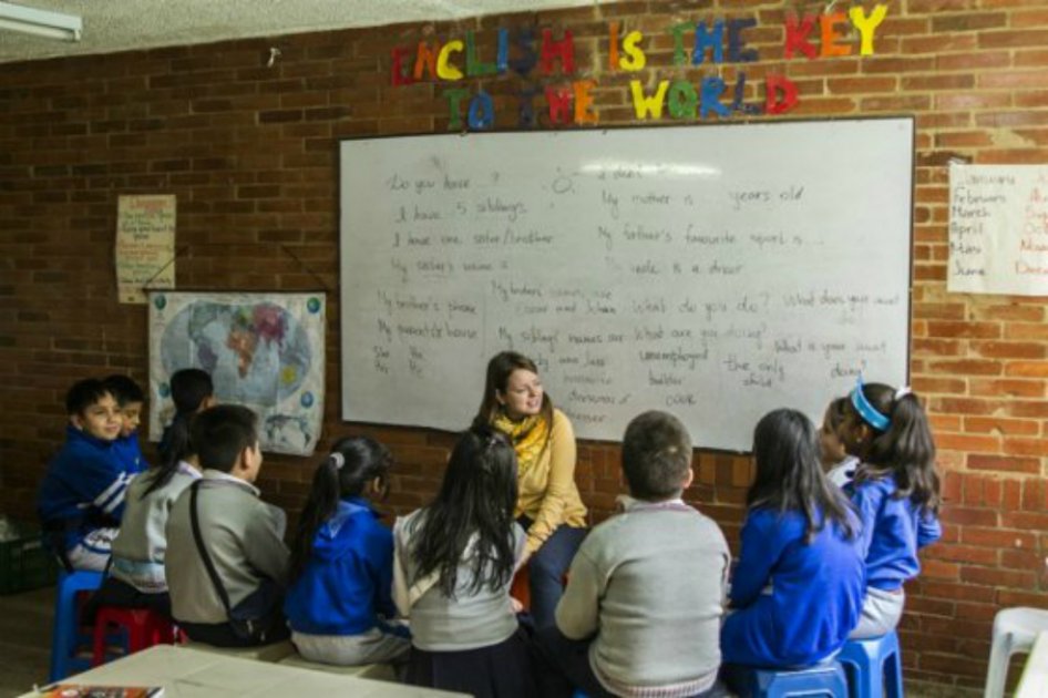 Choque entre profesores de Bogotá y Alcaldía por retrasos en los pagos de prima y salarios