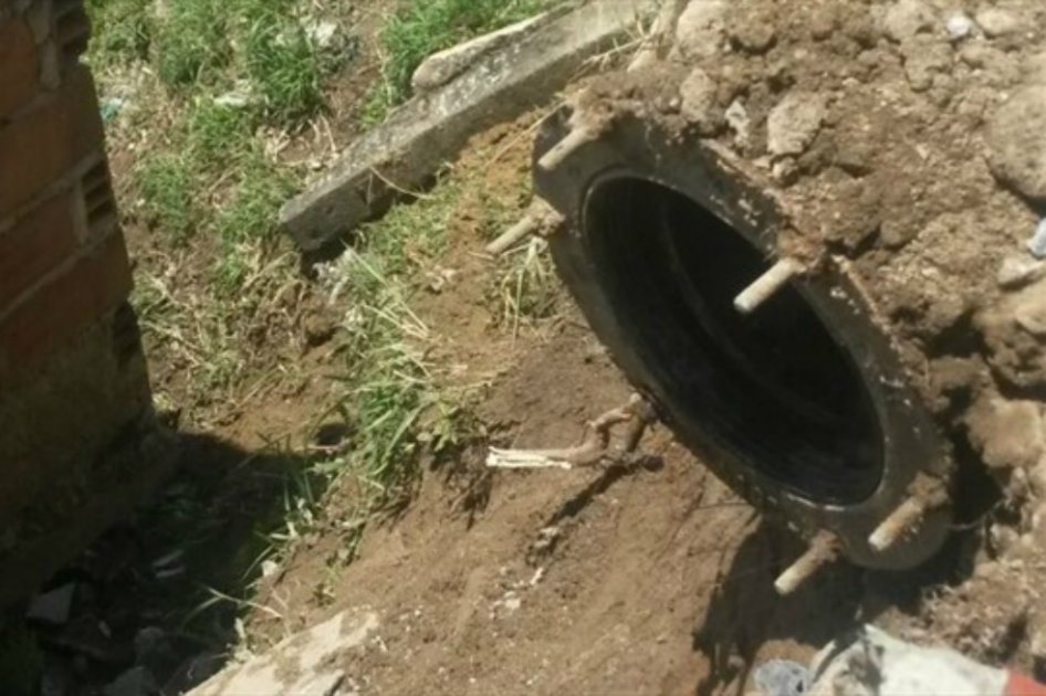 El deslizamiento provocó afectaciones en la tubería del sector/ Foto: Alcaldía de Medellín.