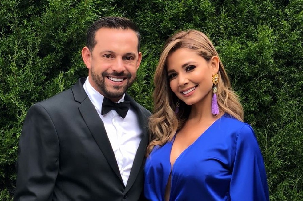 Matías Mier, esposo de Melissa Martínez, fotografiado de la mano con otra mujer