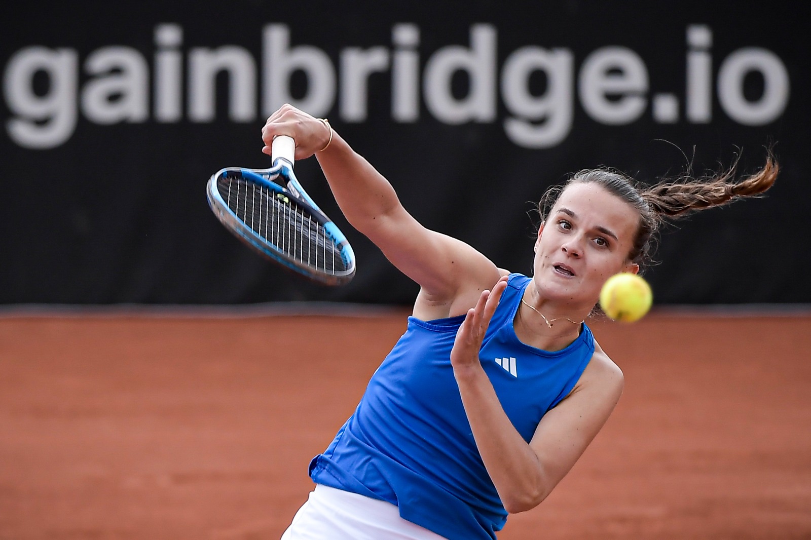 La francesa Clara Buriel se enfrentará con Emiliana Arango en su próximo juego por la Copa Billie Jean King.