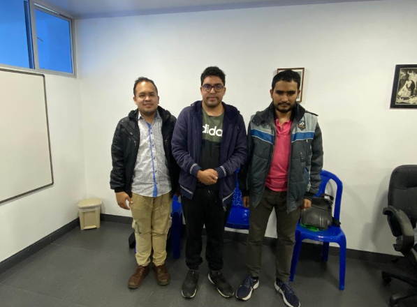 Fabián, Sebastián y Juan, luego del taller de habilidades sociales en las instalaciones de LICA.
