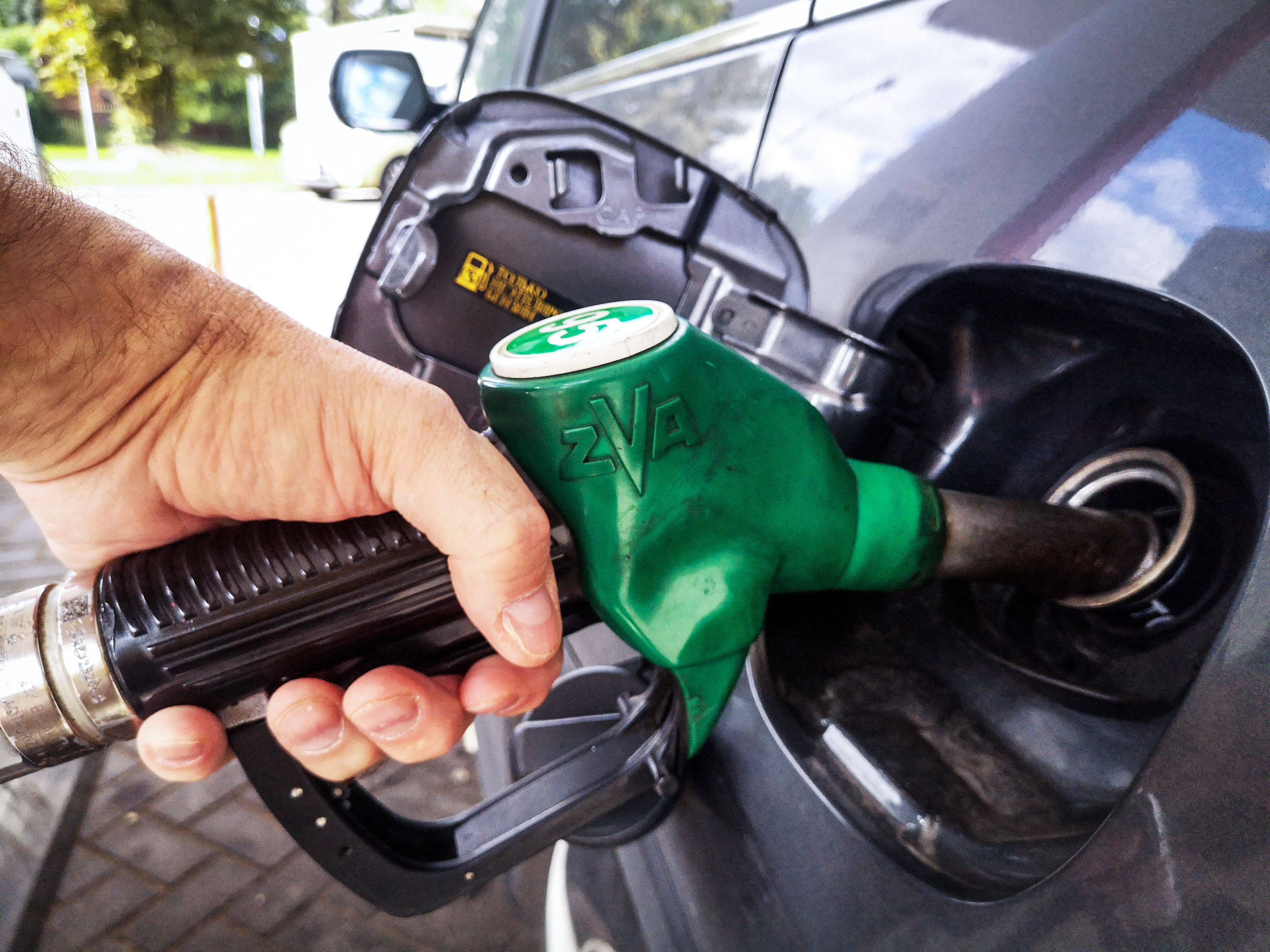 El 20% de las estaciones verificadas no ha aplicado la rebaja al precio de la gasolina