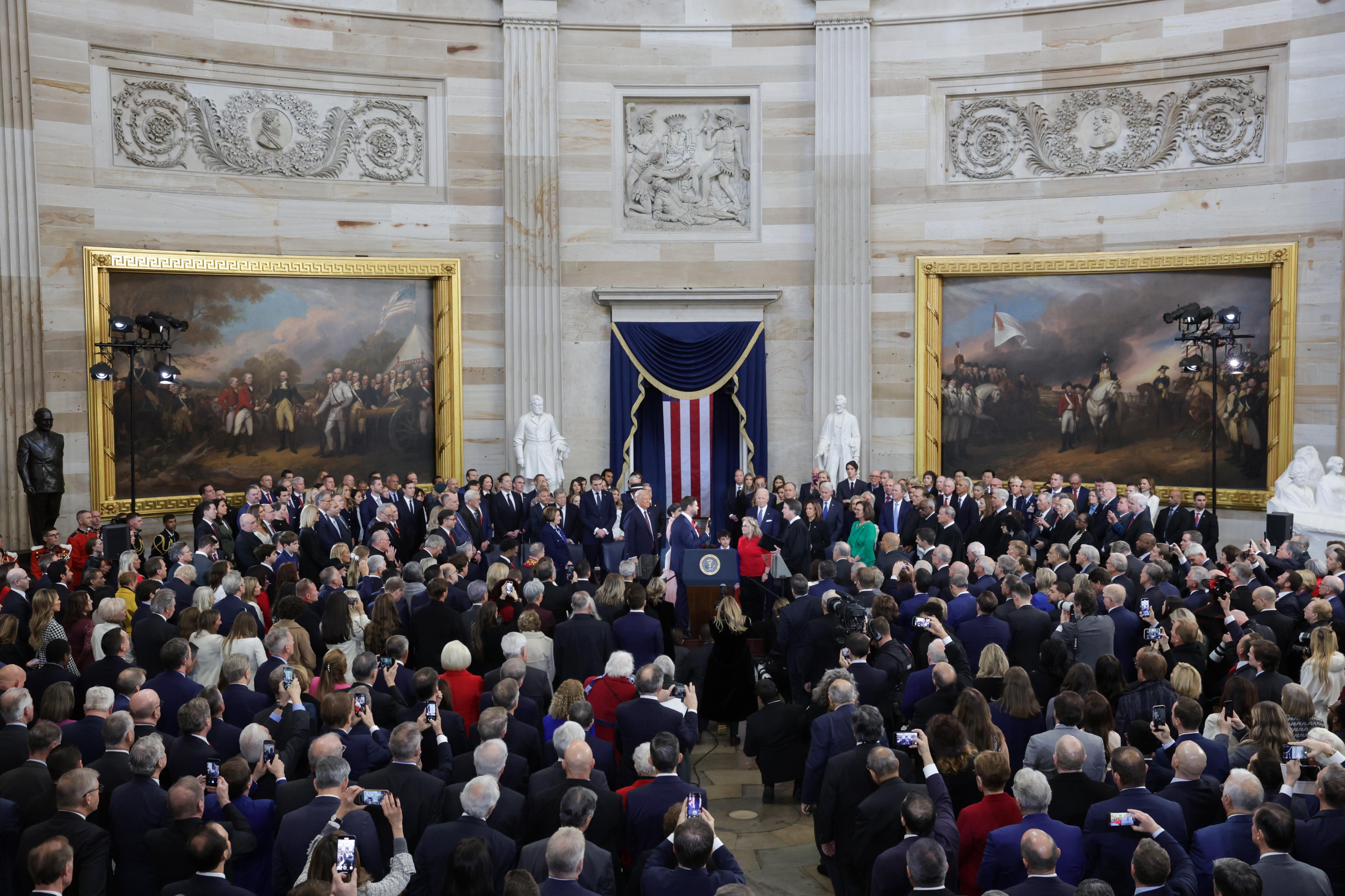 Washington (United States), 20/01/2025.- J.D. Vance is sworn in as U.S. Vice President on the day of Donald Trump Presidential Inauguration at the Rotunda of the U.S. Capitol in Washington, U.S. January 20, 2025. EFE/EPA/Fabrizio Bensch / POOL