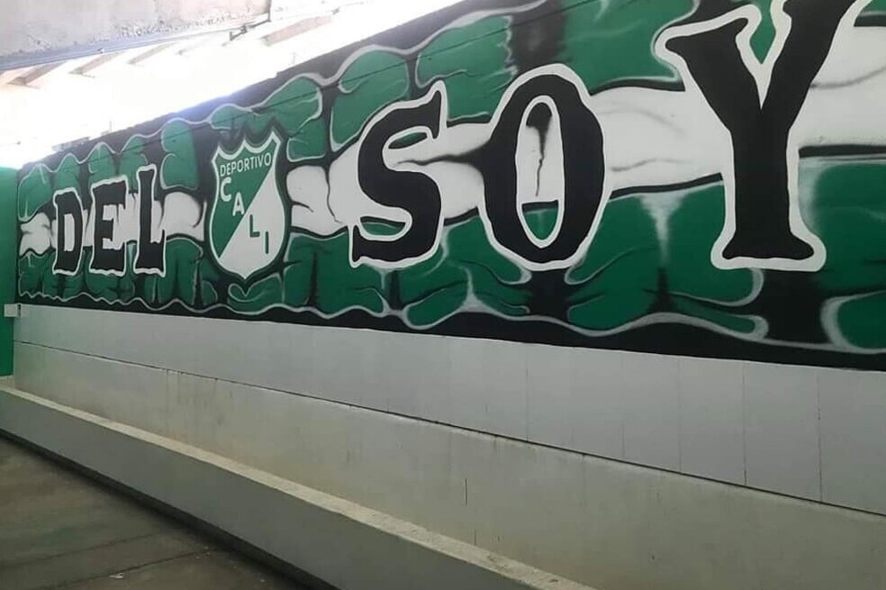 Continúa la polémica por puente pintado con grafitis por hinchas del Cali