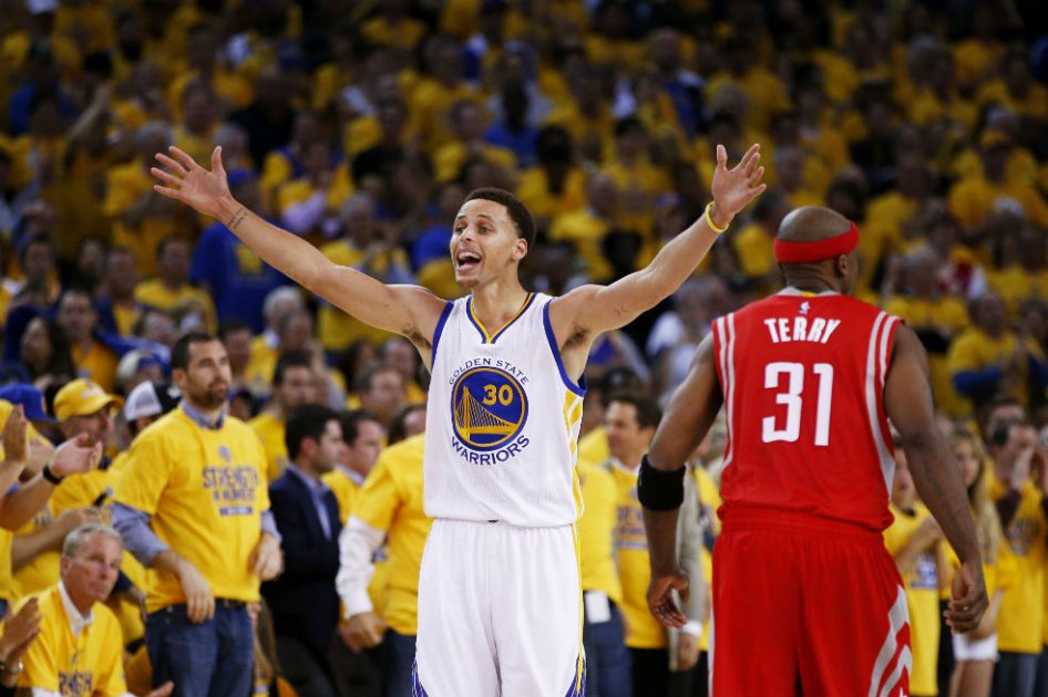 Stephen Curry lideró a los Golden State Warriors en la primera victoria de la Conferencia Oeste de la NBA. Foto: AFP